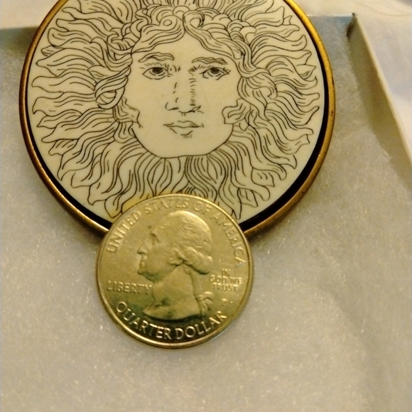 BTS Sun God brass and porcelain belt buckle - Picture 4 of 8